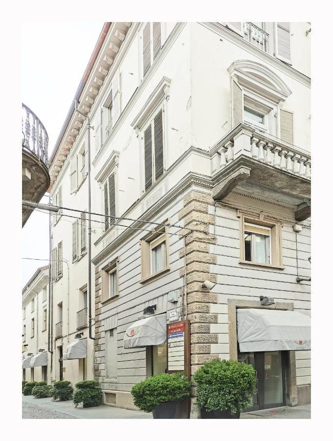 Due Dei Mille. Incantevole Casa In Centro Ad Alba Exteriér fotografie